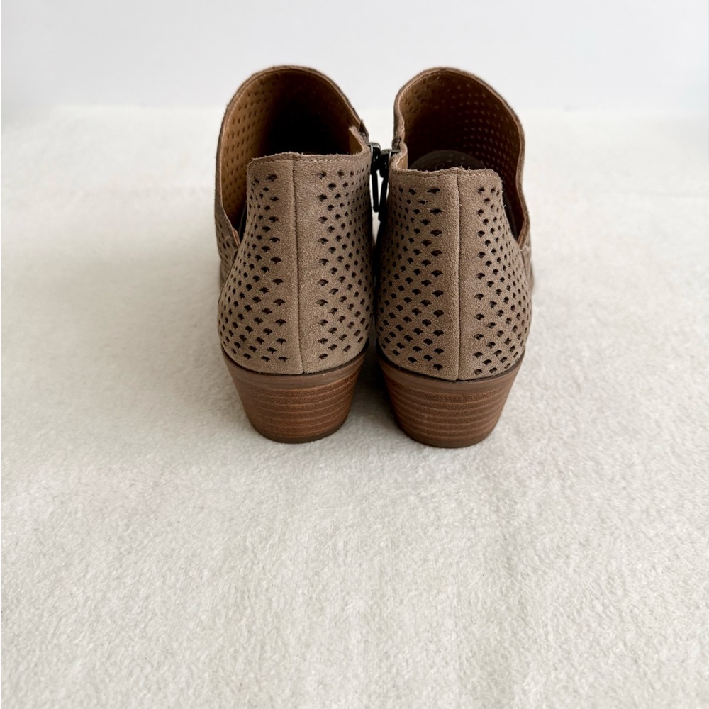 Lucky Brand Taupe Perforated Cutout Ankle Boots Women’s Size 10 Western Boho - Picture 6 of 10